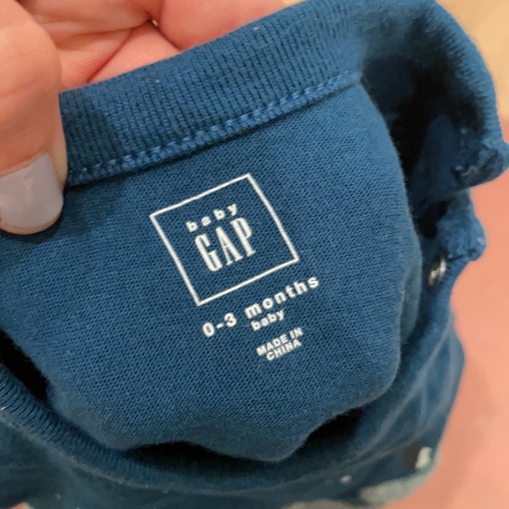 Baby Gap whale onesie - size 0-3M - Picture 4 of 4